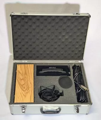 ART Pro Audio - Multi-Pattern Premium Tube Microphone Outfit 3